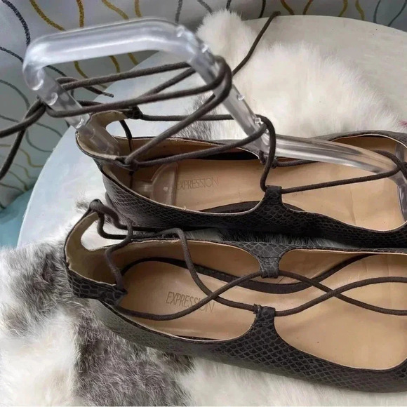 expressions shoes strapped ankle - Picture 3 of 7